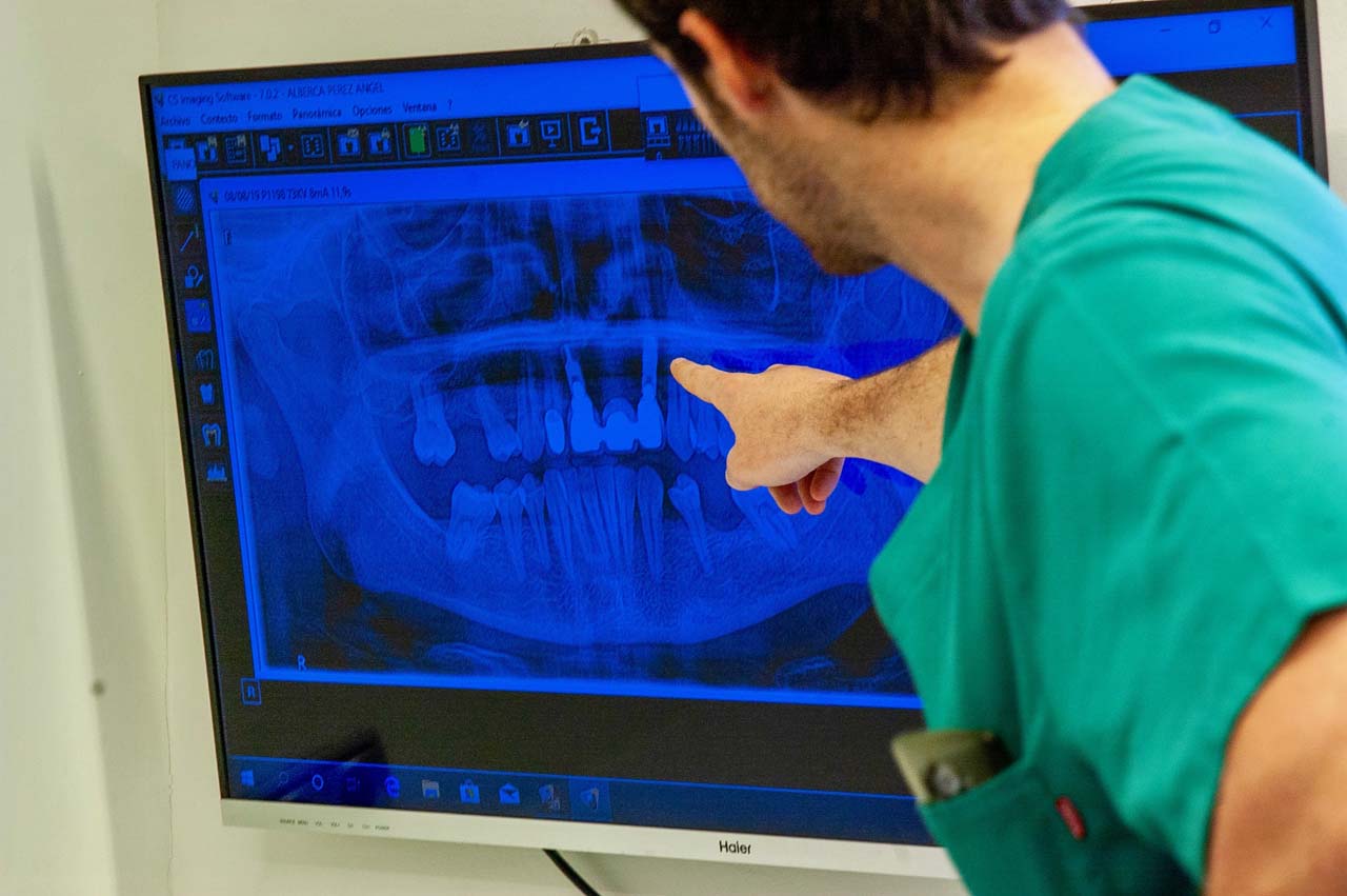 dentista-ortodoncista-pamplona-clinica-montes-Pamplona